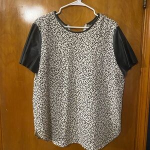 Ann Taylor Black and White Speckled Short Sleeve Top